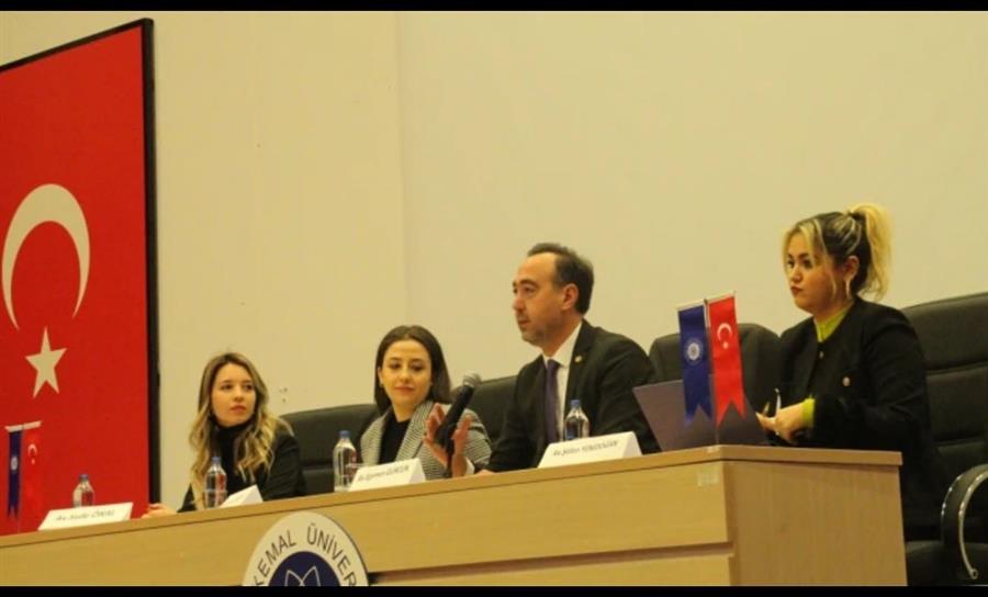 Türkiye'de Kadın Olmak Konulu Panel